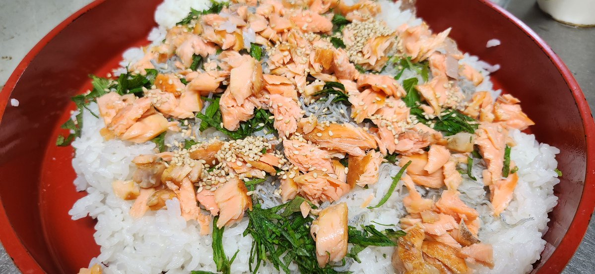 shrimpmentalife's tweet photo. 鮭ちらしが出来ました！ https://t.co/3Av3jvkNh4
