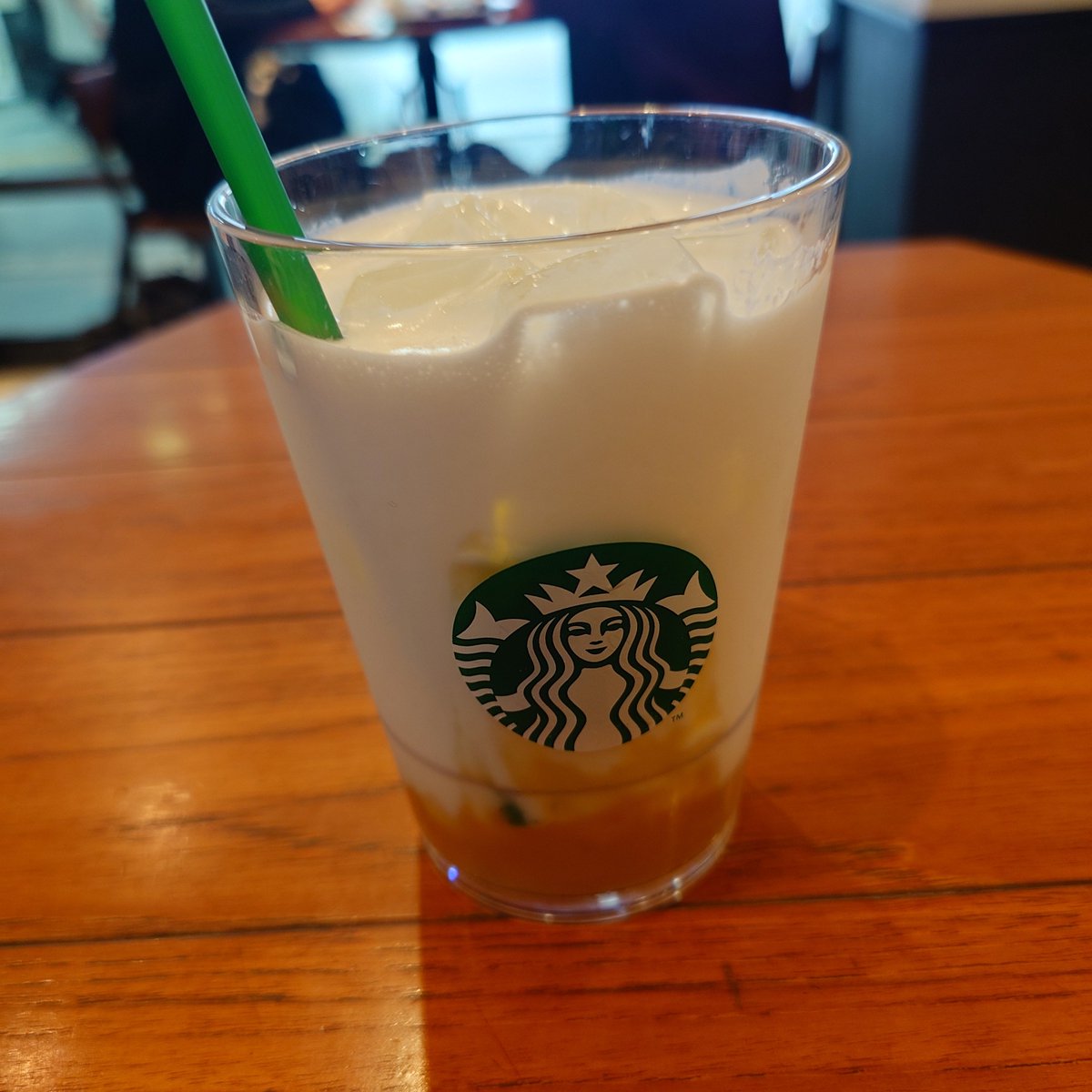 Bravo_RKAJ's tweet photo. 今日は蜜芋ミルク飲んできた(●´ϖ`●)阪神は地下も9階も混んでたのでエキマルシェ店に行ったけどちょうどテーブル席空いてて良かった♪結構かき混ぜたけどあっさりめやったからフラペにしたら良かったw https://t.co/RCh9vInMi7
