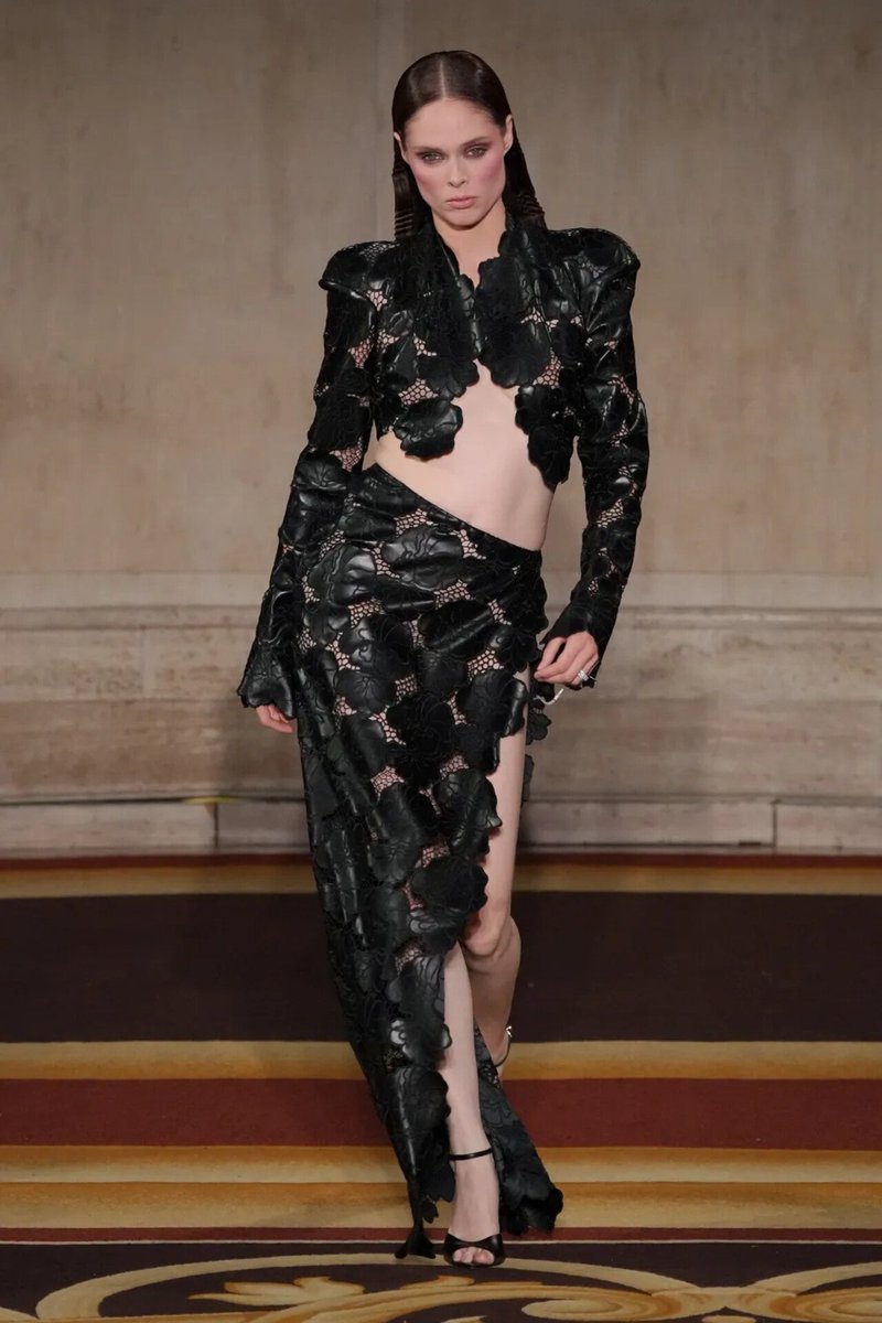 LadymiaMicky's tweet photo. Sfilata Spring Summer 27 Christian Siriano @CSiriano #ChristianSiriano #SpringSummer27 #moda #outfit #look #fashion #fashionstyle #style #fashionista #trendy #tendenza #glam #glamour #musthave 👗😍❤️ https://t.co/H1f7XXAlJe