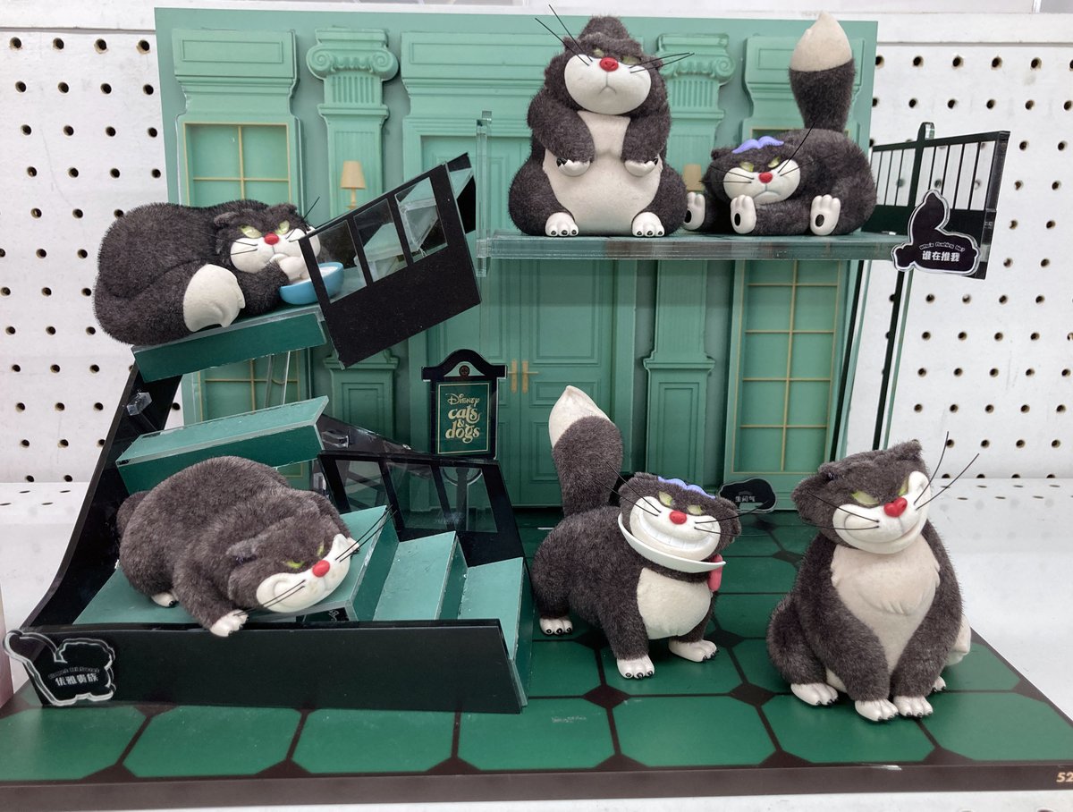 info_imase's tweet photo. 池袋のトイザらスで見つけた…！ものすごいクオリティーのルシファーフィギュア（売り切れ）
「52TOYS いたずら猫 ルシファー」最近流行ってるのかなフロッキーっぽい毛足。

そして顔…ｗ　わるそうな顔してる😹 https://t.co/U1VV8CHxXI