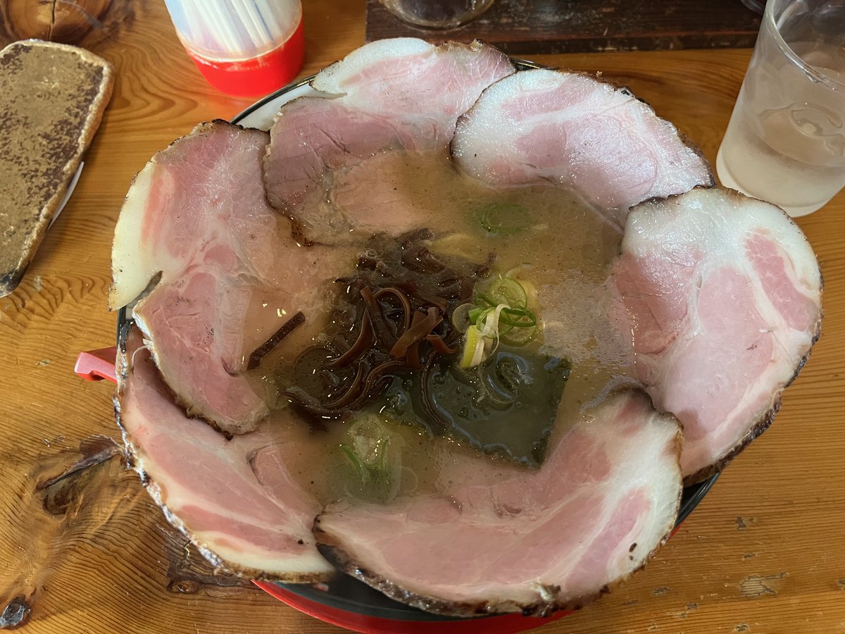 chichi2007jp's tweet photo. チャーシュー麺、自分の好みではなかった。 
チャーシューにもっと火が通っているものが良かったな。普通はこの火加減ですか？
#チャーシュー麺 https://t.co/Daf1aljNiP