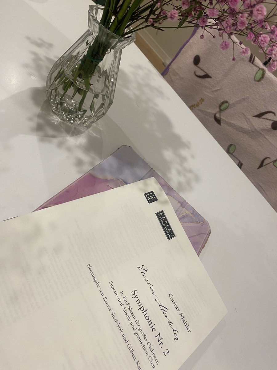 mikusop's tweet photo. 昨日は関西にて素敵な空間でプライベートサロンコンサート🥰
Pf.城村奈都子さんのピアノで、イギリス歌曲を中心とした練りに練ったプログラムを🇬🇧
楽しくあたたかい時間を、ありがとうございました🩵

今週末は熊本でのマーラー《復活》です。

(歌詞より)
Wieder aufzublühn wirst du gesät!
お前は種を蒔かれて再び花開くだろう

〜〜〜
昨日のエンター・ザ・ミュージックご覧いただいた皆さまありがとうございました！ガンに向き合いながら第九の本番を目指す皆さん🌿またまた音楽のちからをビシバシ受け取りました。

励ます力、慰める力、人と人を繋げる力🤝

台風お気をつけてお過ごしください🌀

※写真3枚目、サロンのオーナーご夫妻が撮ってくださいました😊