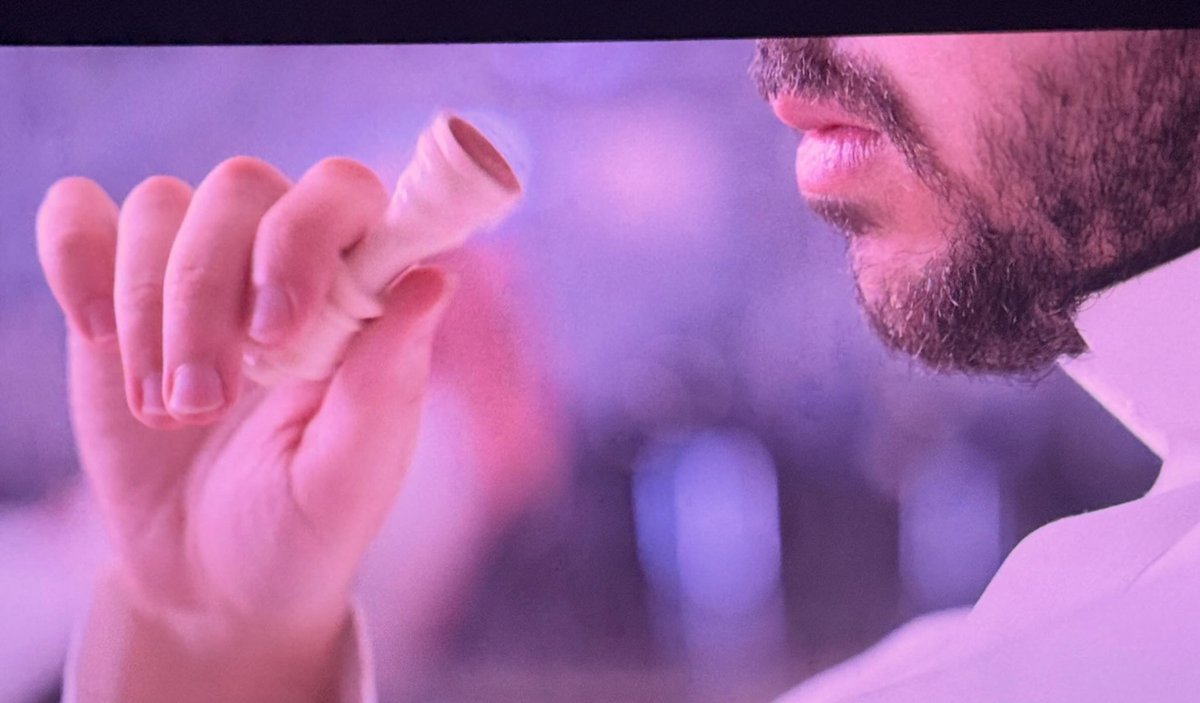 BanderAjah's tweet photo. من اجمل التجارب الي خضتها 
في تحدي صناعة الافلام خلال 48 ساعة ضمن 13 فيلم في مؤسسة البحر الاحمر السينمائي 
وسعيد جدًا اني كنت كاتب في فيلم كش ملك ♟️👑 

♥️😄 https://t.co/hAmkLQfeyb