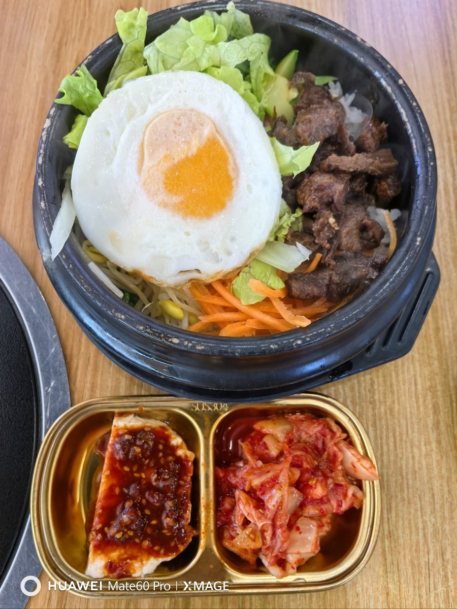 charlott1esteph's tweet photo. Craving bold flavors Try tonight’s Korean-inspired spicy beef bulgogi bowl — marinated tender beef, gochujang glaze, crisp veggies u0026 sesame rice, pure umami explosion! https://t.co/77EPsbmzT7