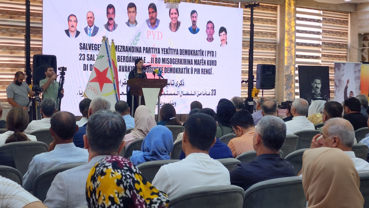 RojavaGundem5's tweet photo. 📍Qamişlo

Demokratik Birlik Partisi (PYD) 23. kuruluş yıldönümünü vesilesiyle bir etkinlik düzenledi. Etkinliğe partililer yanı sıra kurumlar ve aydınlar da katıldı. 

https://t.co/iFziPA7xcO https://t.co/cs8C3q5hJb