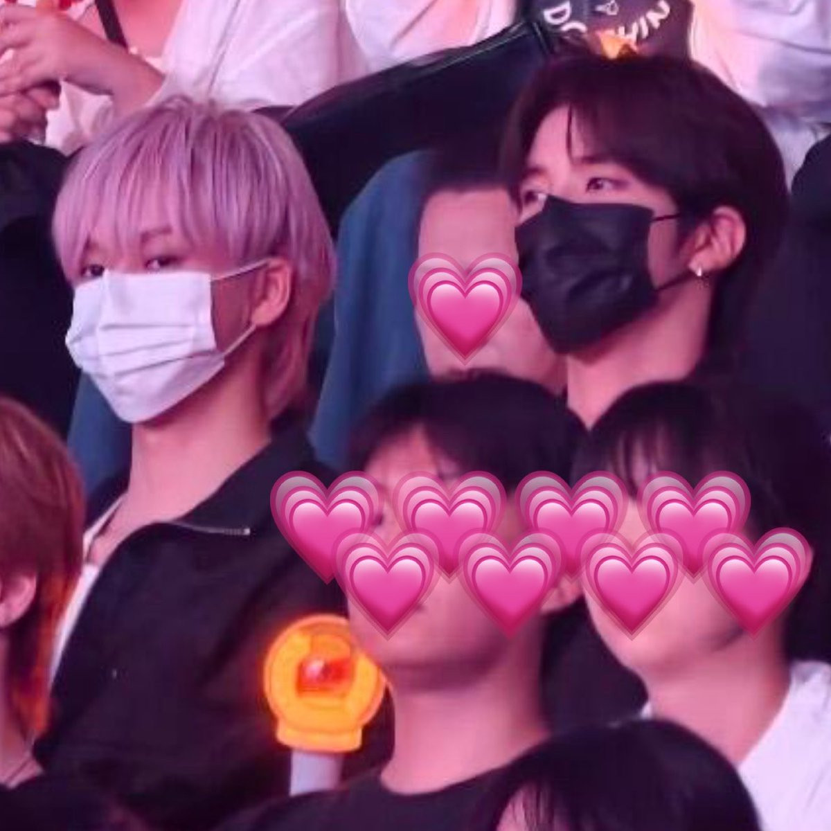 stellala_lala's tweet photo. stuck on u 🐰🦊 https://t.co/qPMv0a04TX