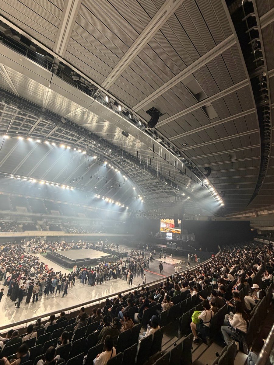 apop_atsuki's tweet photo. 本日
#あきばっか〜の東京体育館 vol.2

とうとうベスト16✨
ステージでのダンスとなります✨

これは見逃せないバトルばかりです！

現地に来れない方は
配信とYouTubeによる同時視聴どちらも観て一緒にこのバトルの結果をみましょう！
https://t.co/sMxLumpZ89

https://t.co/DKmWNSj8e8 https://t.co/wz89ATJxjw