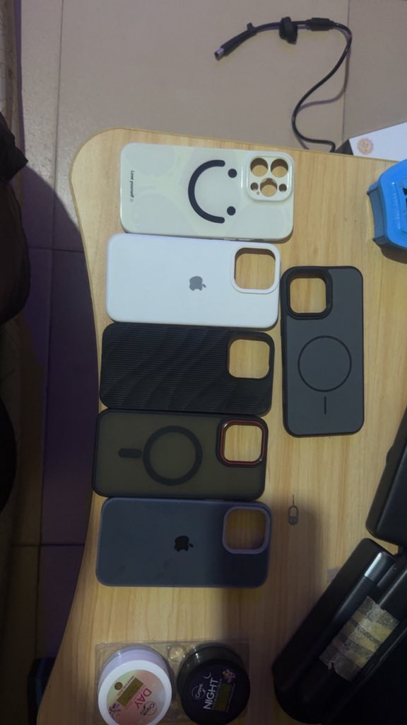 Shileisaboy's tweet photo. How many pouch you have for your phone? https://t.co/MsqaOPQWTo