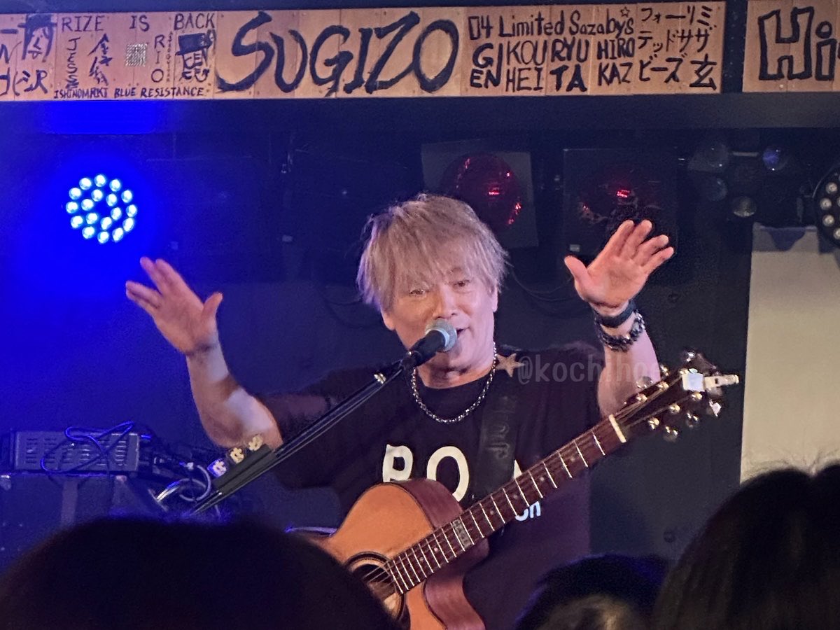 kochihae's tweet photo. 昨日は遠藤正明さんvs影山ヒロノブさんのアコギライブに参戦！
チケットを取ってくれた友人に感謝感謝です

なんと撮影OK❗️
こういうラッキーがあるから、いつも高い(≒カメラ性能の良い)スマホが欲しい https://t.co/FE88COeW2D