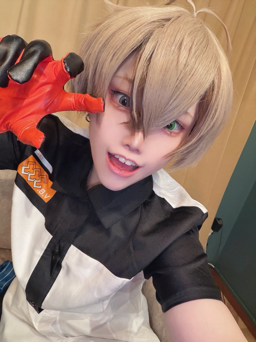l69_ololo's tweet photo. cosplay
闇鍋でお誕生日お祝いしてきたー‼️‼️
台風逸らしてサプライズ2着も大成功の巻でニッコリ😁😁😁

#打倒台風のこち闇鍋0920 https://t.co/RVcI5toBQ9