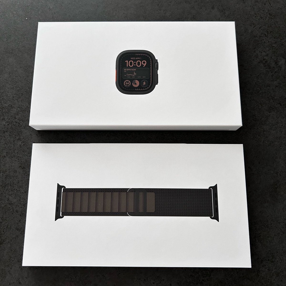 Baltan_sejin's tweet photo. Apple Watch Ultra4到着(本当は発売日に届いていたけれど)電池持ち良いし、準備度アプリが楽しみ。睡眠中の計測を数日してデータがレディになるまで表示されないので、まだ結果は出ていないのですが、おじの健康には本当にベストな製品。5秒ごとの心拍数計測もできてバッテリー持ちは伸びてるしUltra3からの買い替えですが大満足　#ultra4
 #applewatchultra4