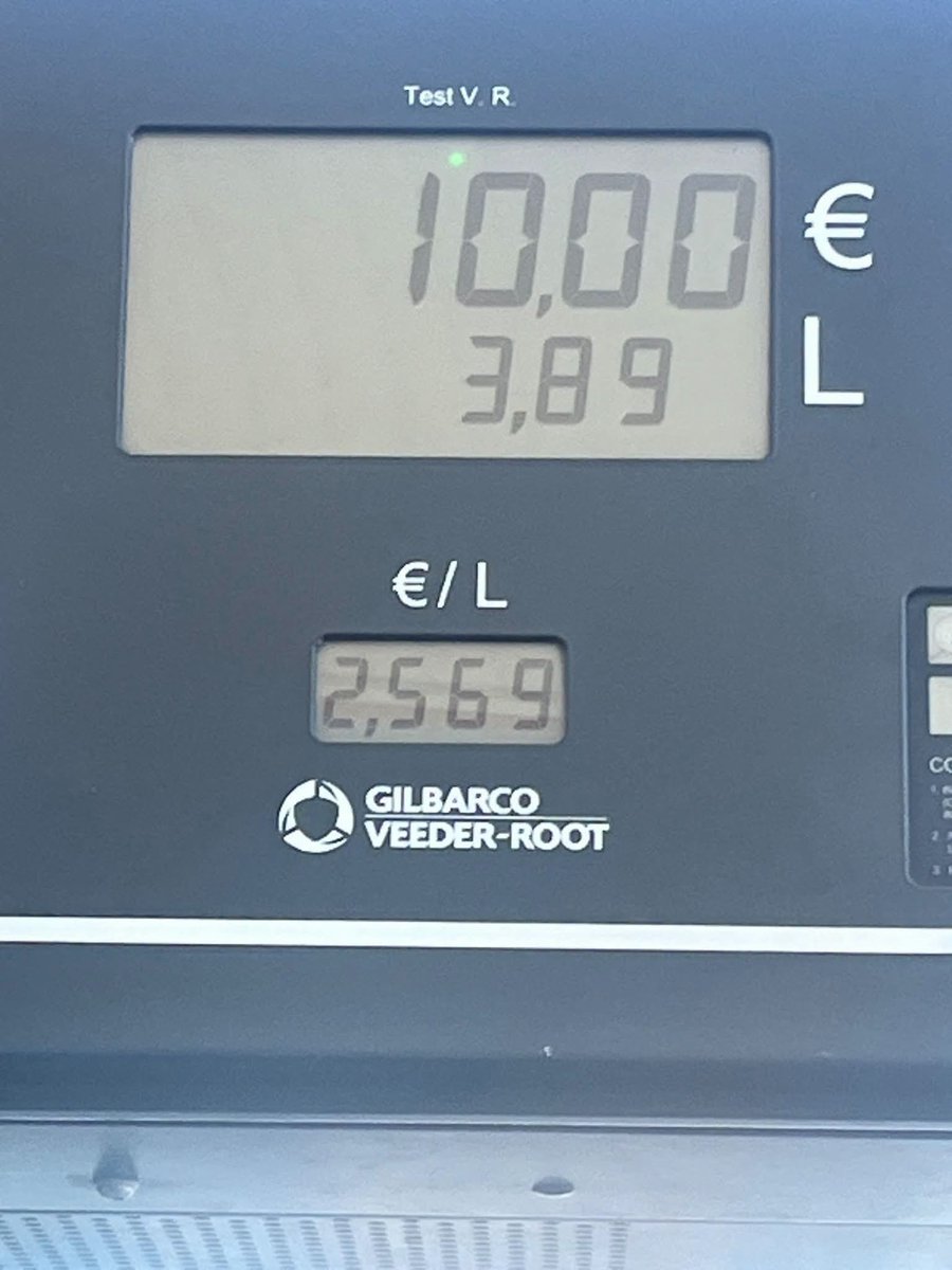 a70199617's tweet photo. #DA BENEVENTO È TUTTO 
VAFFANCULO GIORGIA E TUTTO IL TUO GOVERNO https://t.co/Ch7fMk4o4r