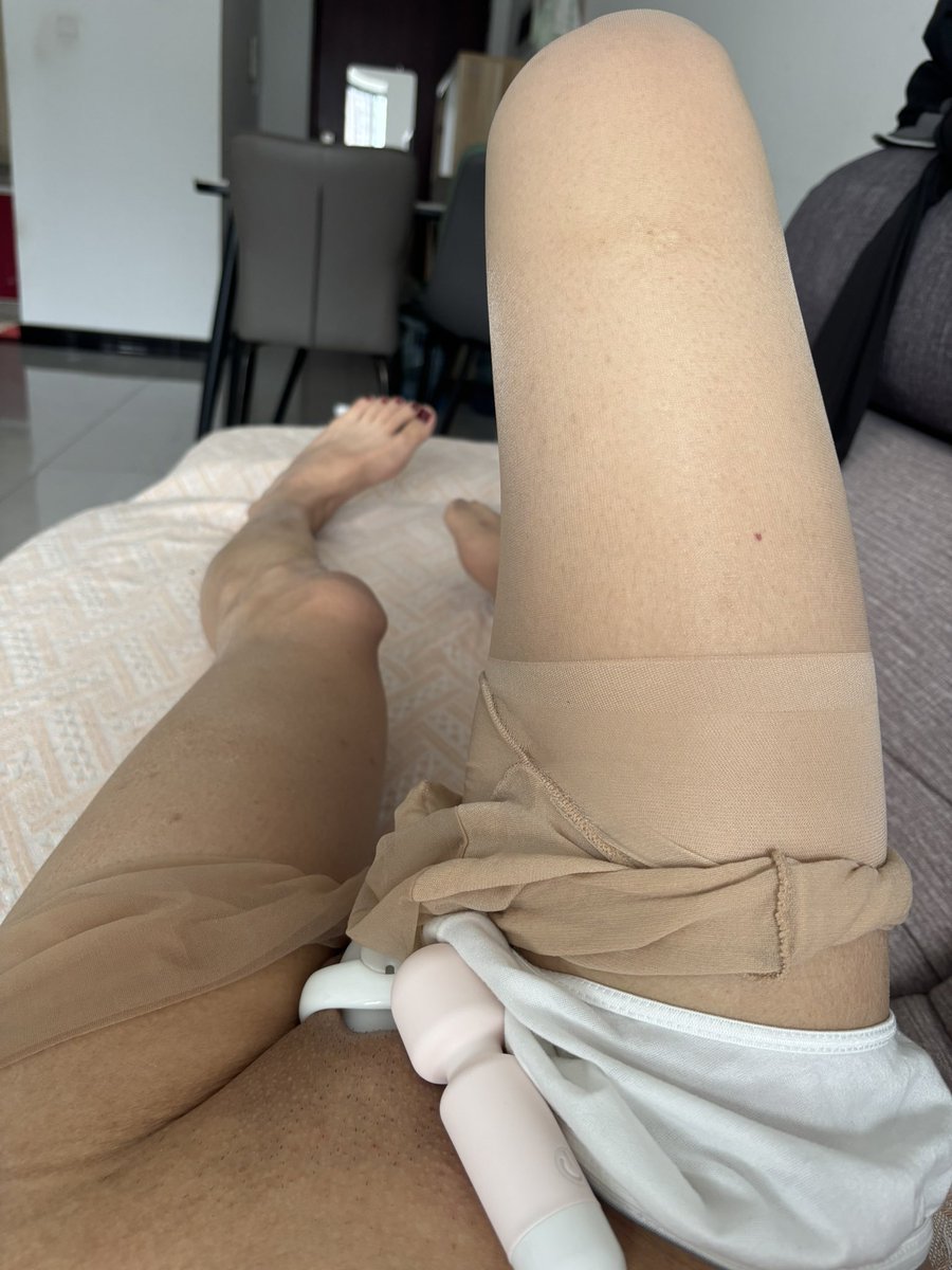 AelegyZ's tweet photo. 因为长期锁着胆子越来越大了，站在门口像个站街的，过几天糖到了准备吃糖啦 #成都 #伪娘 https://t.co/ZUsq2CzPkR