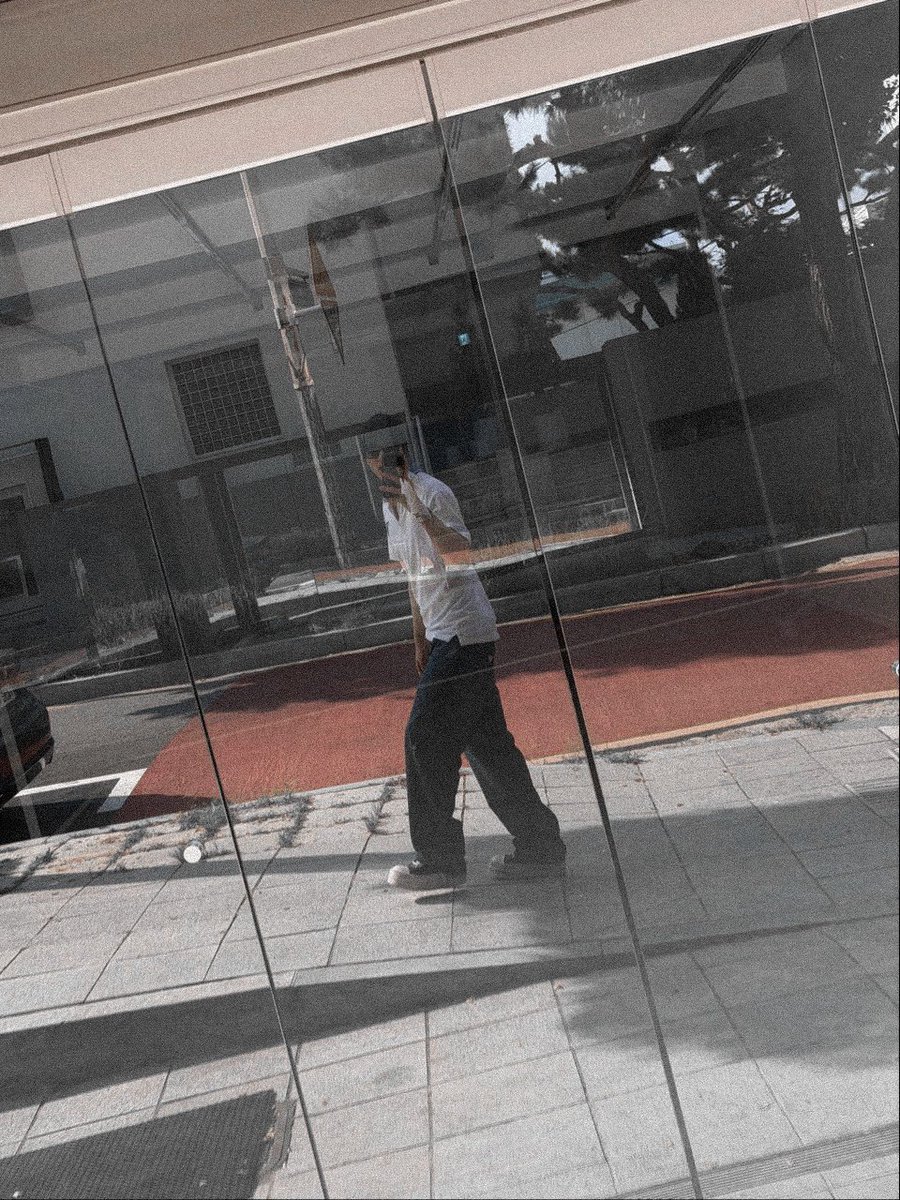 ssoftlyhwang's tweet photo. street boy. 🤍

hwang hyunjin https://t.co/CP4NvkKD65