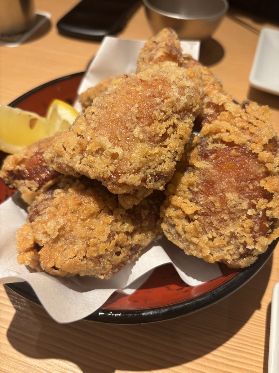 anco00dqx's tweet photo. レグマスターと飲んでます🍻
(モラさん、ピクちゃん)
やば、楽しすぎ！
ハル来いや～！ https://t.co/dDaToslyFq