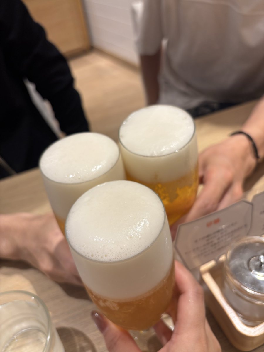 anco00dqx's tweet photo. レグマスターと飲んでます🍻
(モラさん、ピクちゃん)
やば、楽しすぎ！
ハル来いや～！ https://t.co/dDaToslyFq
