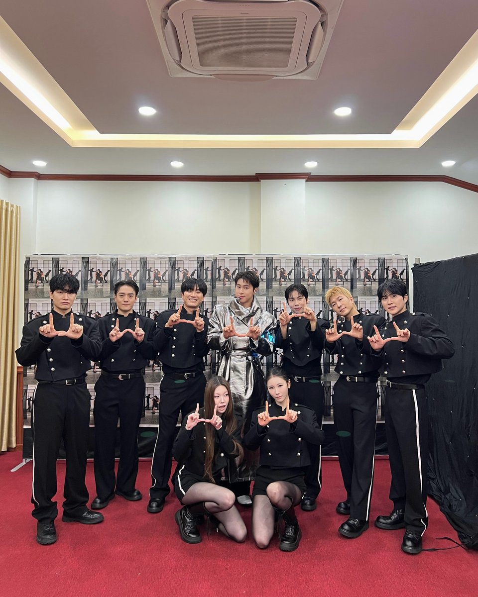 TVXQ's tweet photo. Thank U #HOCHIMINHCITY 🎬

#UKNOW #유노윤호
#TVXQ! #동방신기 #東方神起
#UKNOW_PROJECT26 https://t.co/4s8p78WXYw
