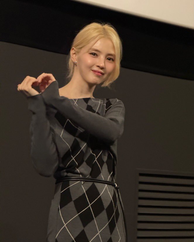 dear_xeesh's tweet photo. 대표님 오늘 진짜 예뿌시다....💕💕 https://t.co/zc3PEyQMtx