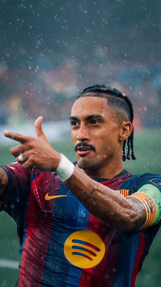 afc_lennon's tweet photo. 🚨Raphinha Career Salary History

🔴2015🇵🇹Vitória Guimarães —€577

🔴2017🇵🇹Vitória Guimarães — €2,692

🔴2019🇵🇹Sporting CP — €9,423

🔴2020🇫🇷Stade Rennais FC — €40,000

🔴2022🏴󠁧󠁢󠁥󠁮󠁧󠁿Leeds United —£63,462

🔴2024🇪🇸FC Barcelona— €240,385

🔴2027🇪🇸FC Barcelo —€32.... love https://t.co/vaOOyIOT2N