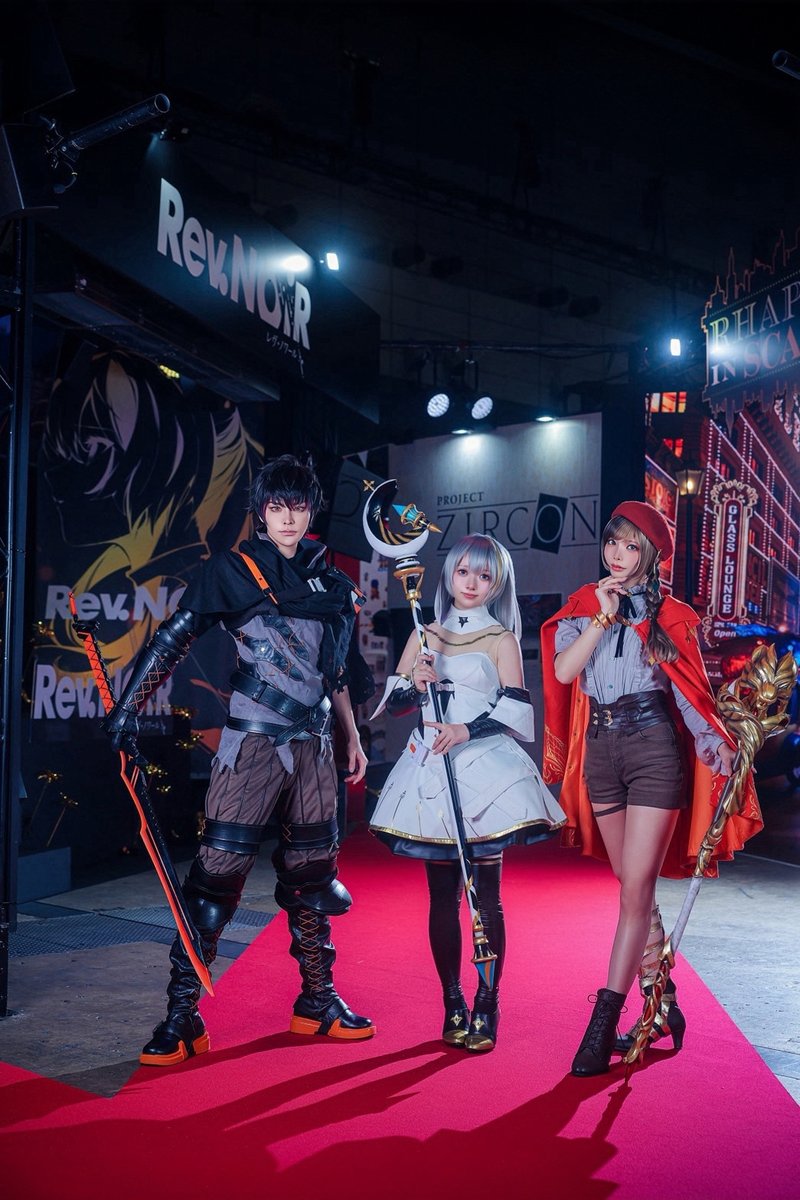 RevNOiR_jp's tweet photo. ✨ #TGS2026  閉幕✨
『Rev. NOiR』(レヴ・ノワール)ブースへのご来場
誠にありがとうございました！

最後にアッシュ・フィーネ・隣のブースの『Rhapsody in Scarlet』エリーの3ショットをお届け📷🎶

KONAMIの完全新作RPG『Rev. NOiR』(レヴ・ノワール)は
2027年発売です！
続報をお待ちください！
#東京ゲームショウ30th #RevNOiR #レヴノワール