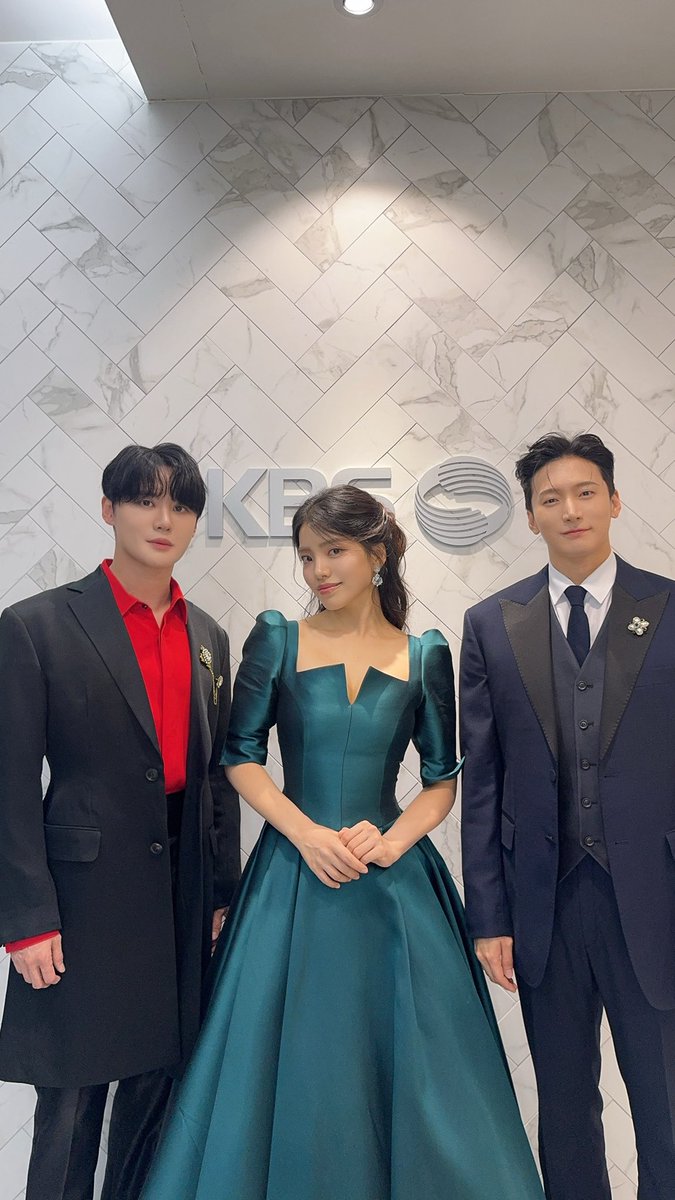 od_musical's tweet photo. #뮤지컬 #드라큘라

KBS <열린음악회>
9월 20일(일) 18:00❗

드라큘라 #김준수
미나 #김환희
조나단 #진태화 출연

잠시 후 6시,
KBS에서 만나요🏃

심장을 멈추고 선택한 운명적인 사랑
𝐃𝐑𝐀𝐂𝐔𝐋𝐀 : 𝐓𝐡𝐞 𝐌𝐮𝐬𝐢𝐜𝐚𝐥

2026.10.18까지 #LG아트센터서울LGSIGNATURE홀 https://t.co/ad0i4Wlcmd