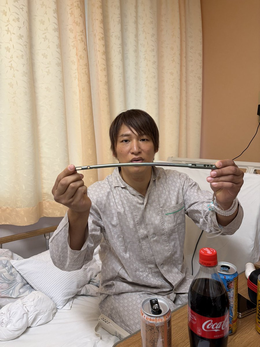 tyson_maeguchi's tweet photo. 飯伏さんのお見舞いへ行ってきました！
約4時間ほど、いろんな話をしながら楽しい時間を過ごしました✌️

とんでもなく大がかりな手術をしたとは思えないくらい元気で、安心しました🔥
相変わらず超人すぎます😭
まだまだ無理は禁物なので、退院してからもしばらくはゆっくり身体を休めてください🙇‍♂️ https://t.co/2OMoKuMVcV