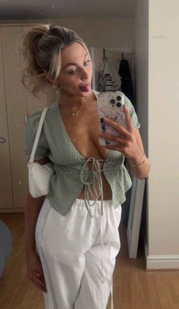 bbcirls's tweet photo. Olivia 20

tight petite blonde submission

comment what you think and dm your submissions for posting
#irl #submission #wankchat #bop #slut #cuck #goon https://t.co/29YEAPcoef