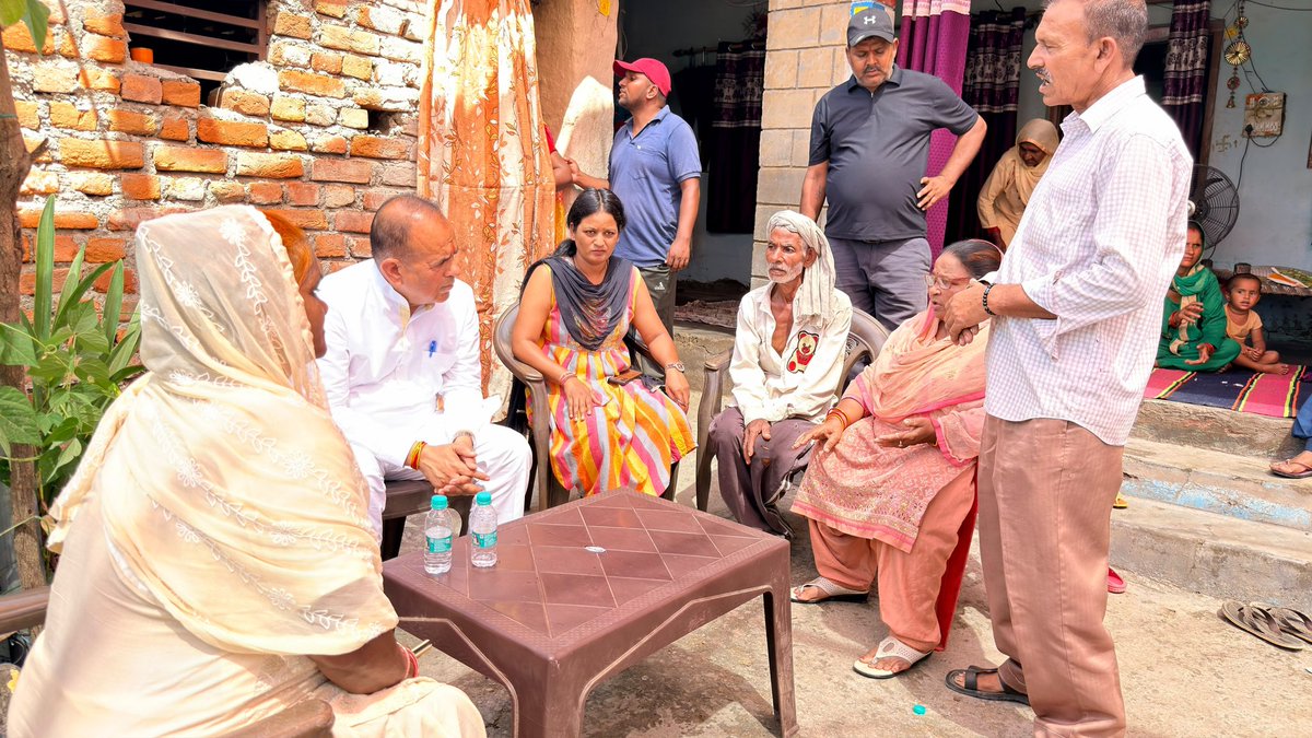 incaryandra's tweet photo. आज डांडीपुर-तीपरपुर में स्थानीय जनता के बीच जनसंवाद किया। क्षेत्रवासियों से उनकी समस्याओं, जरूरतों और क्षेत्र के विकास से जुड़े मुद्दों पर विस्तार से चर्चा की।

जनता महंगाई से परेशान है, युवाओं के सामने रोजगार का संकट है और बढ़ती महंगाई के कारण परिवारों का घर चलाना मुश्किल हो गया है।

जनता की आवाज़ साफ है
अब बदलाव चाहिए।
सहसपुर परिवर्तन के लिए तैयार है।