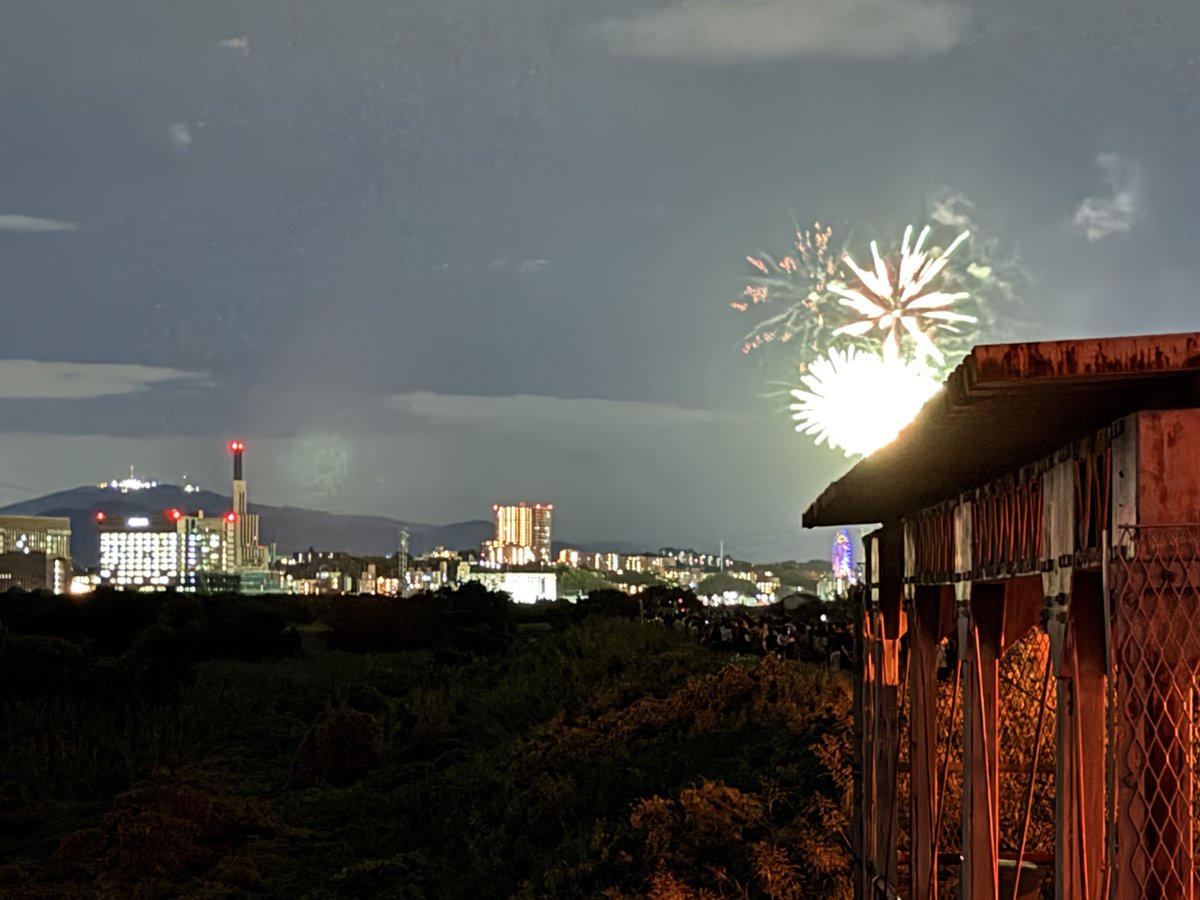 genkidaruma's tweet photo. 生駒山とくらわんかの花火
空気が澄んでて遠くまでよく見えた https://t.co/Drnd3gByjF
