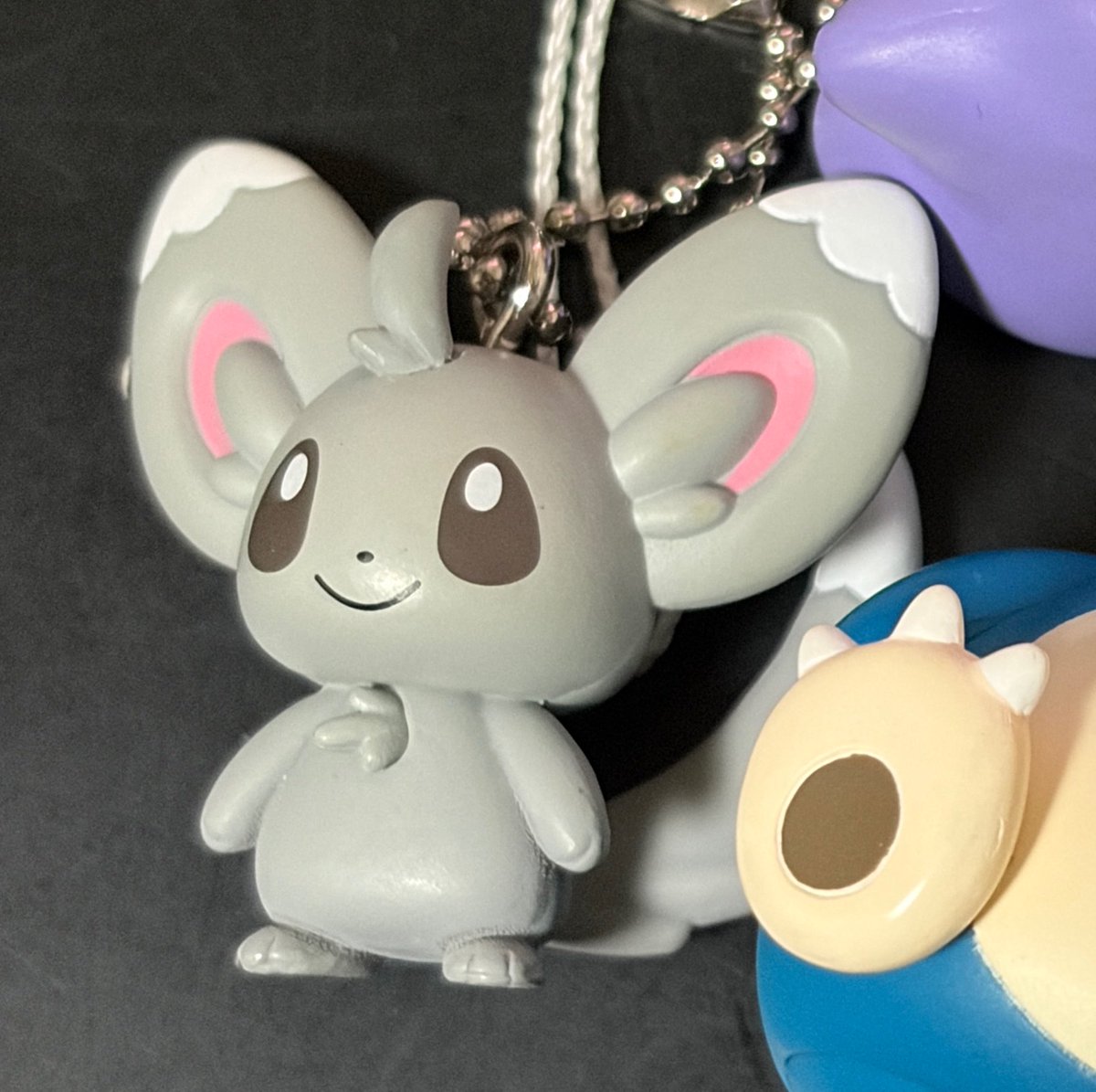 chikorittt's tweet photo. 今日チラーミィが出るまでガチャガチャ回してたんだけど、近くにいた小学生くらいの子が「テラパゴス欲しかった」って父さんと話してて、せっかくだしと思ってあげたら、めちゃくちゃ嬉しそうにニギニギしてくれて…
その姿見てたら、凄く幸せな気持ちになれた☺️
大人になってもポケモン好きでいくれ👍 https://t.co/75BGYlNo2l