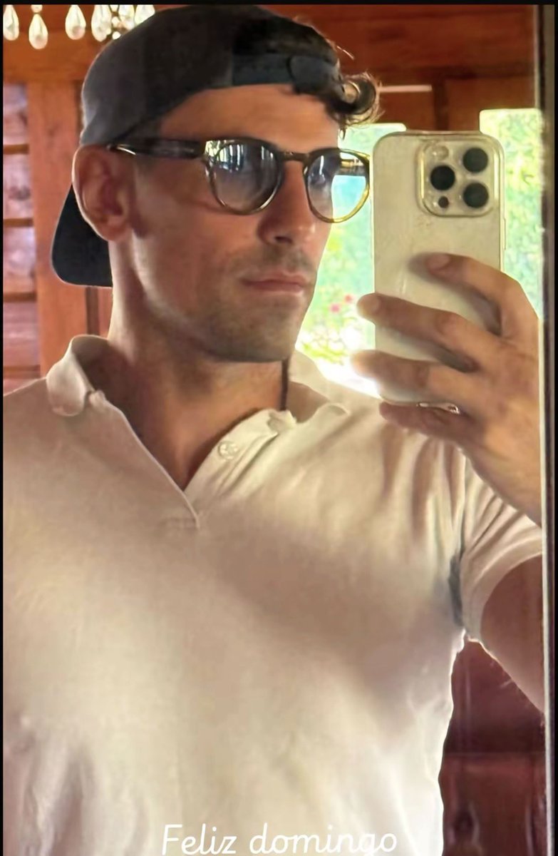 Silvita40's tweet photo. Que guapo estás, Oscar ❤️❤️
Feliz domingo a ti también https://t.co/ESxqL8aBEf