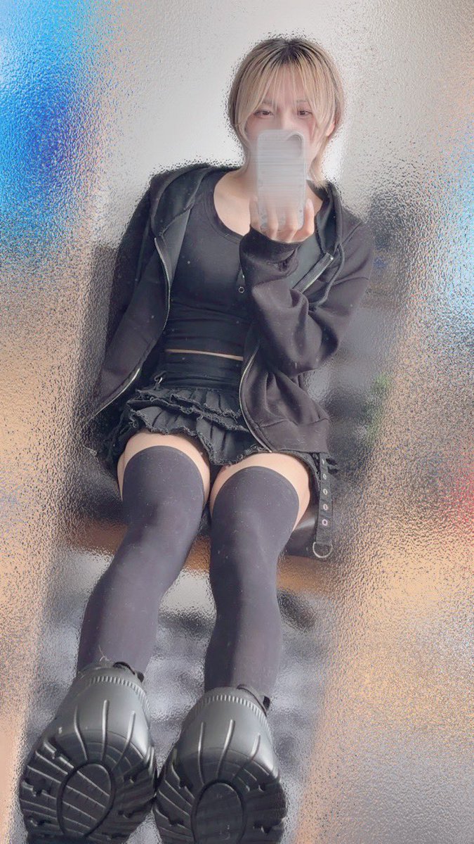 kebdgb's tweet photo. ニーハイ好き？♡♡

 #男の娘 #女装 #金髪ショート https://t.co/K7n5QTmWTc