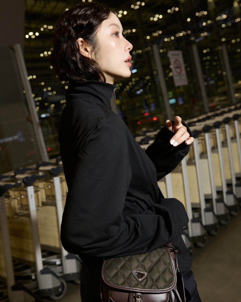 bazaarthailand's tweet photo. พร้อมบินแล้ว! สำหรับ Prada แบรนด์แอมบาสเดอร์อย่าง ‘น้ำตาล ทิพนารี’ ออกเดินทางสู่มิลาน ในฐานะแขกคนสำคัญ

การเดินทางครั้งนี้ เพื่อชมโชว์คอลเลกชั่นสุภาพสตรีประจำฤดูใบไม้ผลิ/ฤดูร้อน 2027ในวันที่ 22 กันยายน เวลา 19:00 น. (ตามเวลาประเทศไทย)

#PradaSS27
#NamtanTipnaree 
#BAZAARThailand https://t.co/58Sy78skQA
