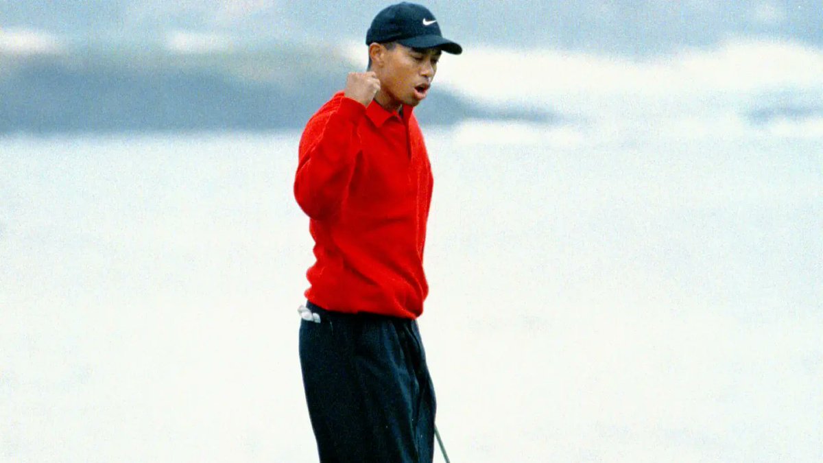 Le19Golf's tweet photo. 26 ans après, Ernie Els se souvient encore 😅 Tiger Woods à Pebble Beach en 2000 : 15 coups d'avance, 0 coup manqué. Une domination historique racontée par ceux qui l'ont vécue. #USOpen #TigerWoods #Golf https://t.co/Jc94TEs8TT https://t.co/ZN3KxueSVS