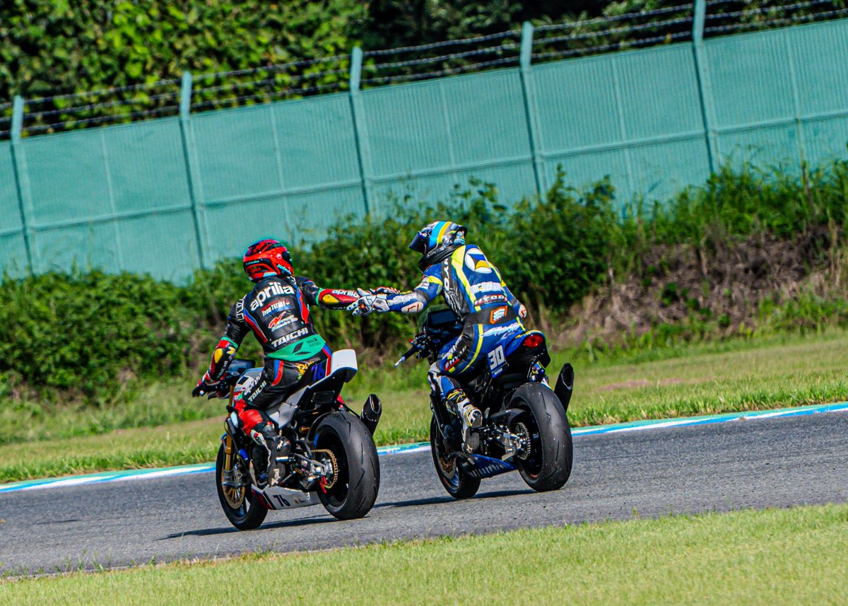 Ruka_and_Dan's tweet photo. 鉄馬完全制覇!!
TATARA-001は現時点で日本一速い鉄フレームバイクになりました!
鉄馬はレースの原点を思い出させてくれる、とても素晴らしい大会でした!
歓迎してくれた皆様、チーム、スポンサー様、ありがとうございました!
次は全日本!気合い入れていきます!
#kabuto #f17
#rsタイチ #xpd
#kadoya #アースケア
#skmotorcyclephotoworks