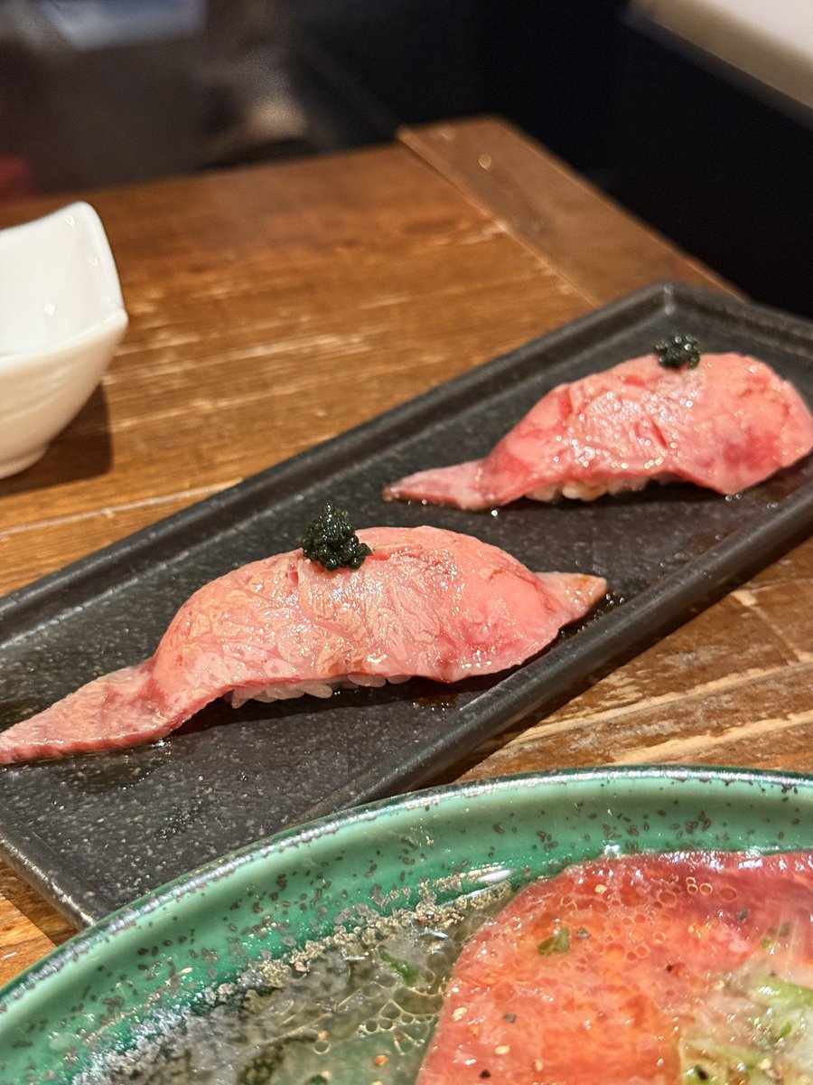 apple_matsumo's tweet photo. 『一枚単位は女子が好き。』
🥩 恵比寿　ニクアザブ 🥩

コスパよくいろんなお肉を楽しめるお店❤️

#東京グルメ #東京ランチ #東京ディナー https://t.co/y53rZZPigG