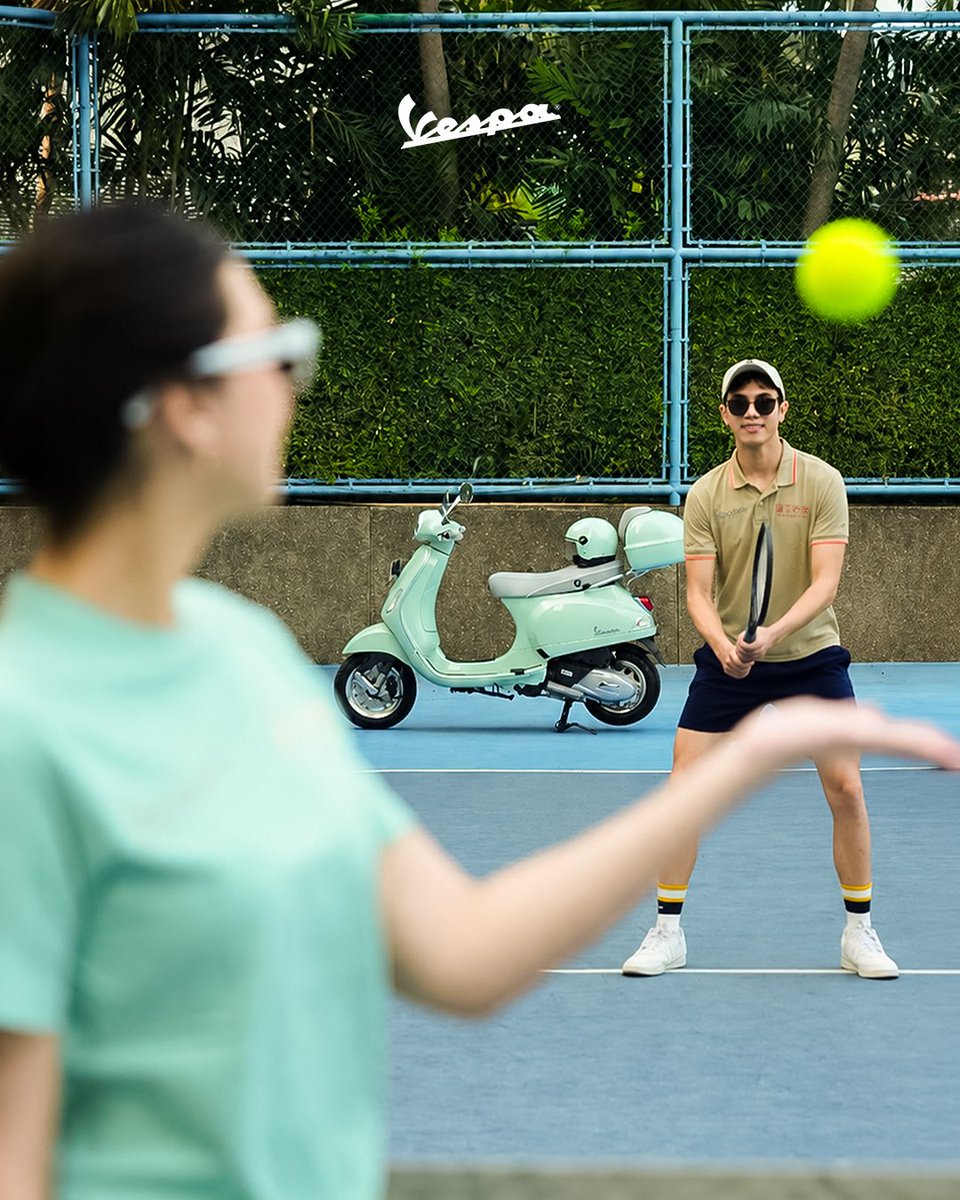 Vespa_IND's tweet photo. Serving looks, serving aces. 🎾🔥

#Vespa #VespaIndonesia #VespaLX #VespaGenV #VespaTopbox https://t.co/huca3hZlKC