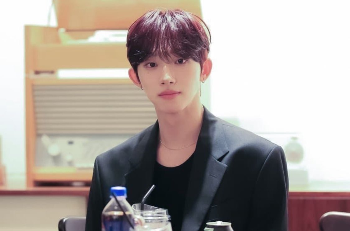 Monthcftu's tweet photo. 키리 후기 보면 항상 눈 뚫어지게 본다는 게 꼭 있는데 이런 얼굴로 바라보면 ㅈㄴ떨릴 듯

#라인업컴퍼니 #키리 https://t.co/vovXLEMsKk