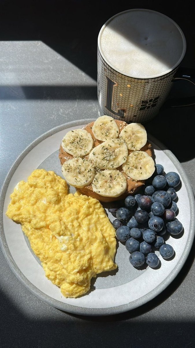 GentlemenxEra's tweet photo. A balanced morning board: jammy halved eggs, fresh berries, sliced avocado, and seeded bread. https://t.co/phs57Oxsji