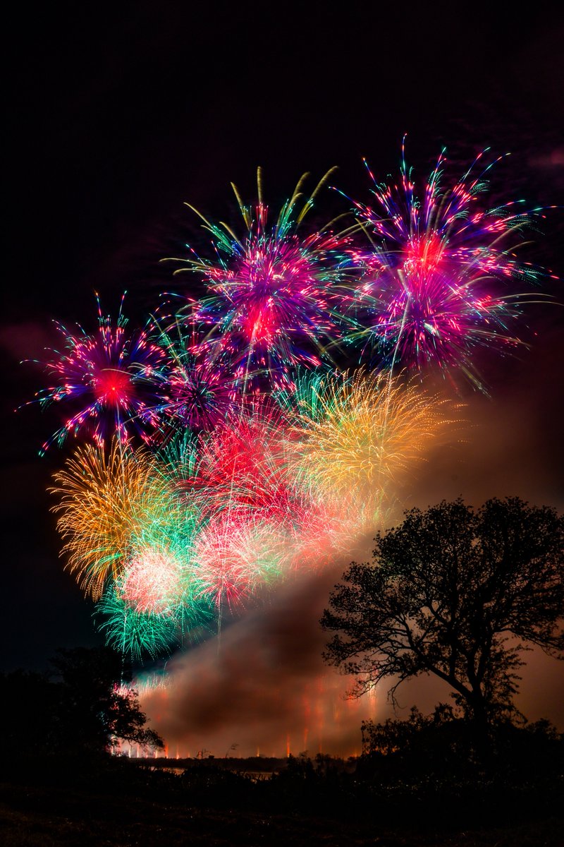 koendon_LLLD's tweet photo. 昨日の地元クソデカ花火大会🎆
長らくカメラ触ってなかったらちゃんと下手っぴになってたな🥲
明日のロッキン台風で中止になってムシャクシャしてるから久々に歌舞伎町に現れようかしら🍻🍻🍻 https://t.co/TLYd86Sm8U