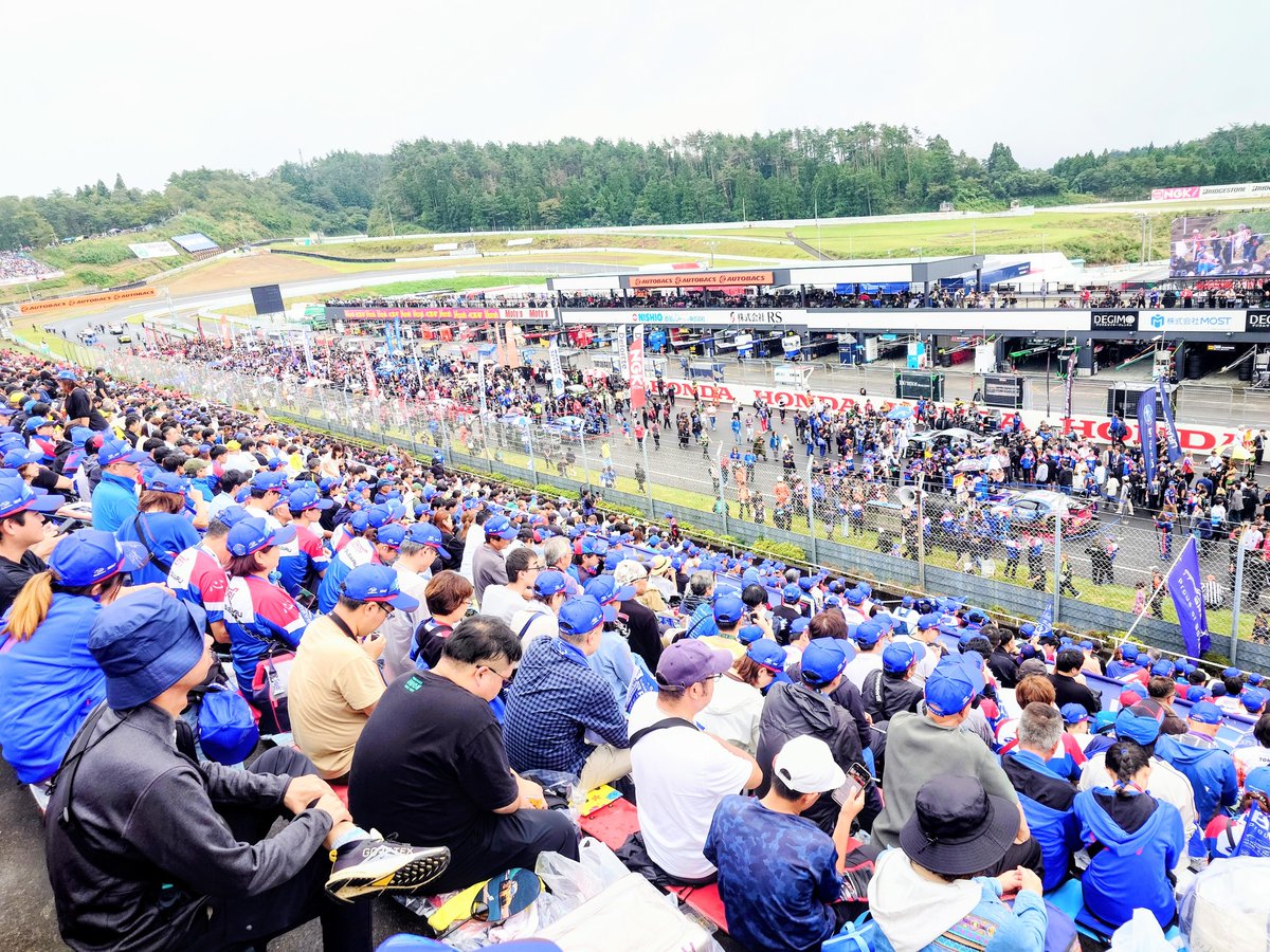 takano_mario's tweet photo. ３位表彰台にて祝着至極✨️✨️

一瞬ヒヤッとした場面もありましたが、序盤から最終ラップまでガンガン攻めた走りが観られましたし、ほんまによかったです✨️✨️

皆さまお疲れ様でした✨️✨️

本日も万物に感謝🔥 https://t.co/t8f1fAe9tz