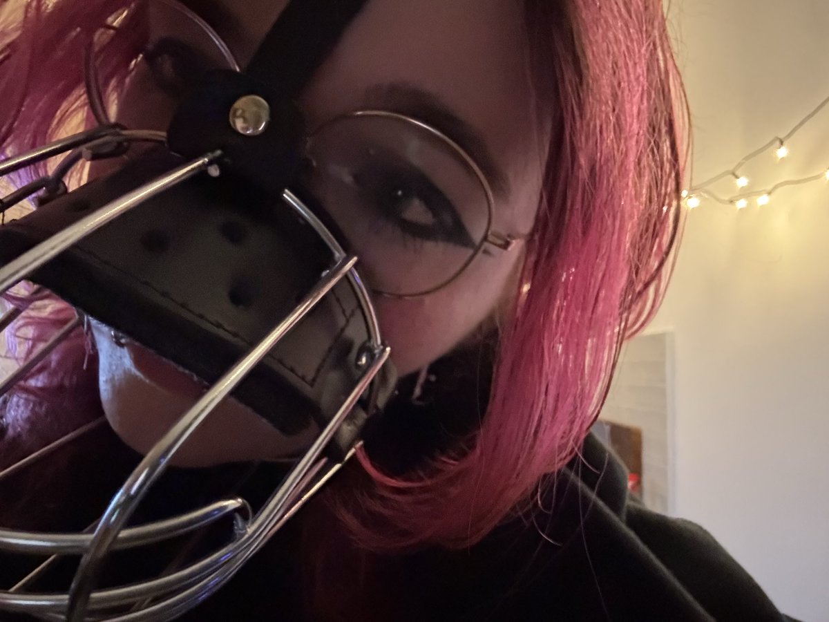 Bubblebnn's tweet photo. Please…,.. let me take it off.. I don’t bite.. I won’t bite… I don’t bite… https://t.co/V92VxA5pRd