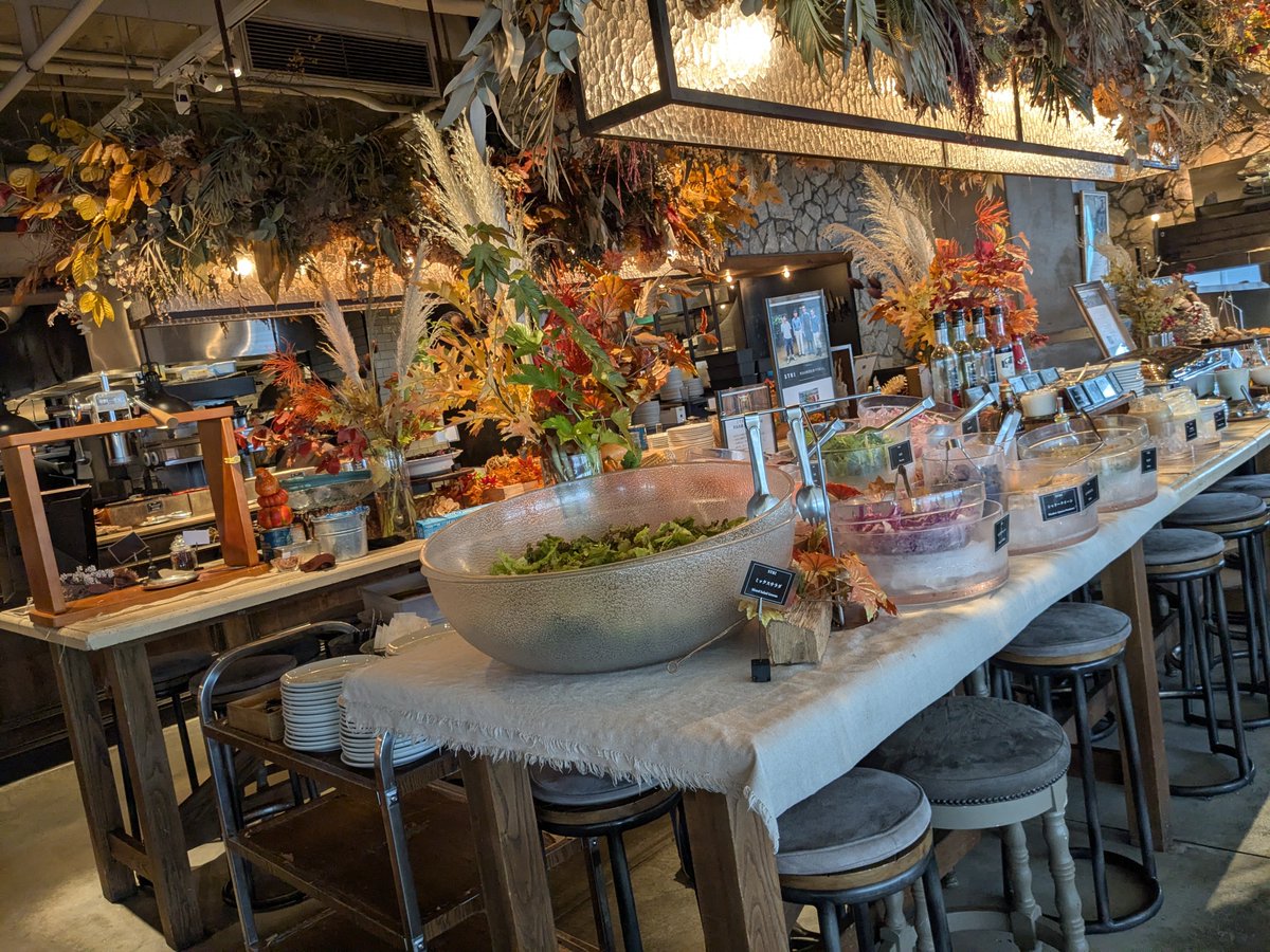 tsu_mo's tweet photo. シルバーウィーク満喫中
今日は食べる日

STRI@町田
ランチビュッフェ
バーのマスターがシャカシャカやってそうな部屋もあったりして居心地良し
値段安いのに料理はどれも美味しくて(^q^)ｳﾏｳﾏだった
和紅茶というのも飲めた https://t.co/gsqj0CrTzH