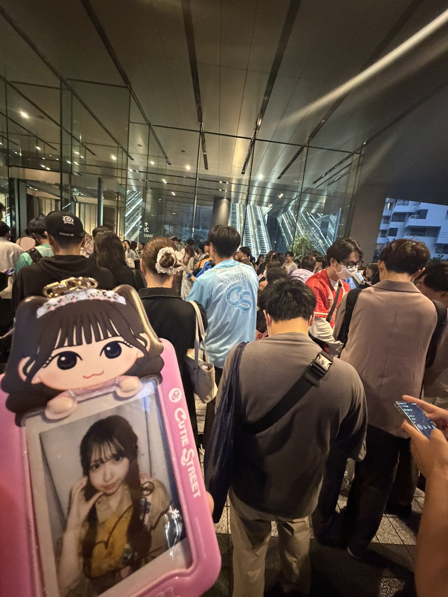 sh___tymm's tweet photo. 現着雨やばすぎる https://t.co/OPSdRp3yaM