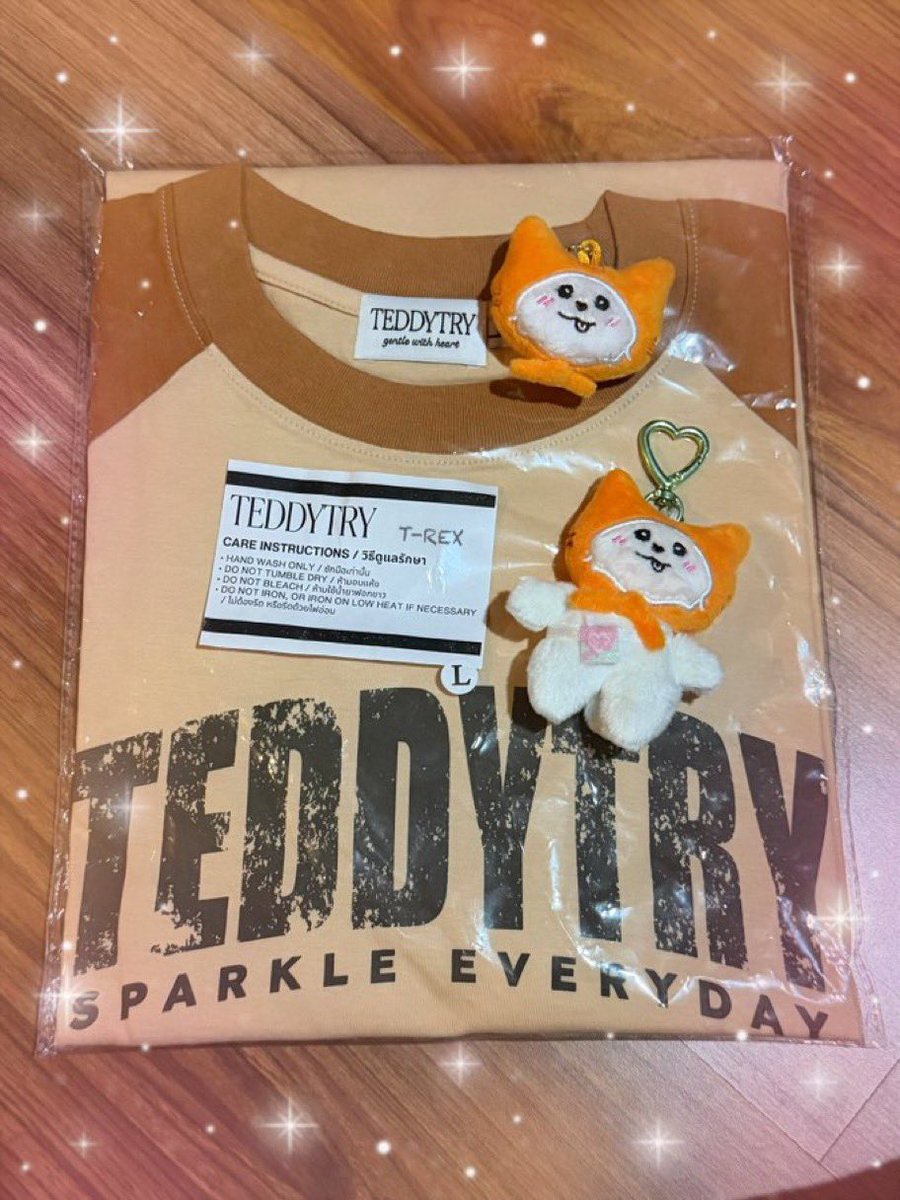 yulyulkwon125's tweet photo. ส่วนตัวเลยคอลพี่หมี #TeddyTry
นั้นตอนนี้ชอบคอลแขนยาวมากสุด ด้วยความใส่แล้วผ้าสบายไม่ร้อนไม่หนามากจนเกินไป ชอบใส่เสื้อกินแขนหรือแอบขี้หนาวในบางที ส่วนใหญ่ไม่ค่อยเห็นแขนยาวด้วยอยากให้ถือเป็นคอลเล็คชั่นเสื้อพี่หมีพยายามที่พลาดไม่ได้จริงๆ ชุดเต็มยศก็ต้องหมวกกับแขนยาวไปหาพี่หมีละนะ555  ไปกดกานเถอะแกร!
#mimiv

https://t.co/dkhZIwqs22