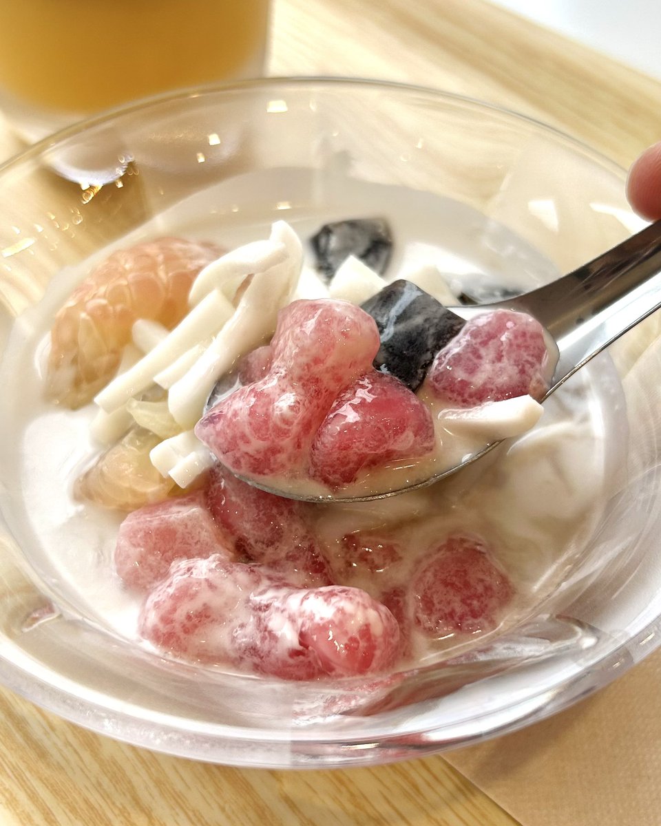 gourmet_nagoya's tweet photo. タイのカフェ&amp;雑貨店『サワディーチャオ』が大須南にオープン

ココナッツミルクたっぷりの伝統スイーツ「タプティム」やオレンジエスプレッソなどを素敵な空間で味わうことができます https://t.co/Og71E9unCp