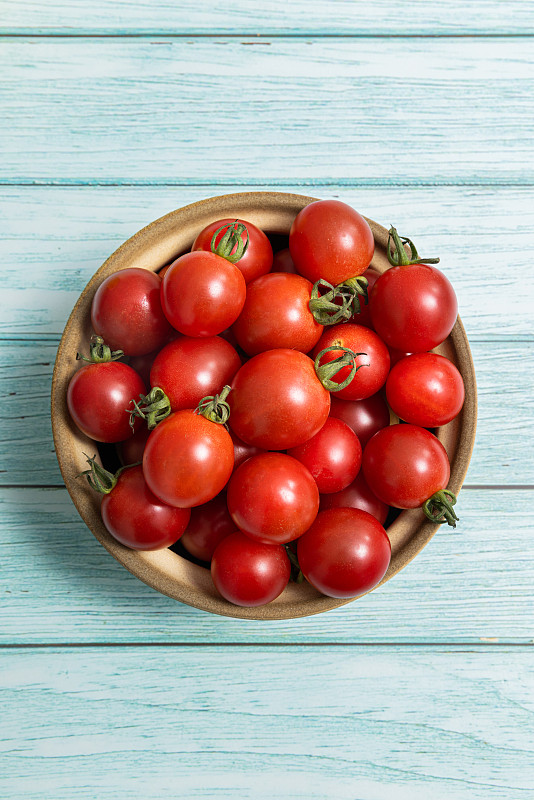 ni9cholaswillia's tweet photo. Just tried the new organic cherry tomatoes from local farms—burst with natural sweetness, crisp texture, zero weird aftertaste. Perfect for salad or snack, 10/10 recommend! https://t.co/Gl9iPnQ5Oa