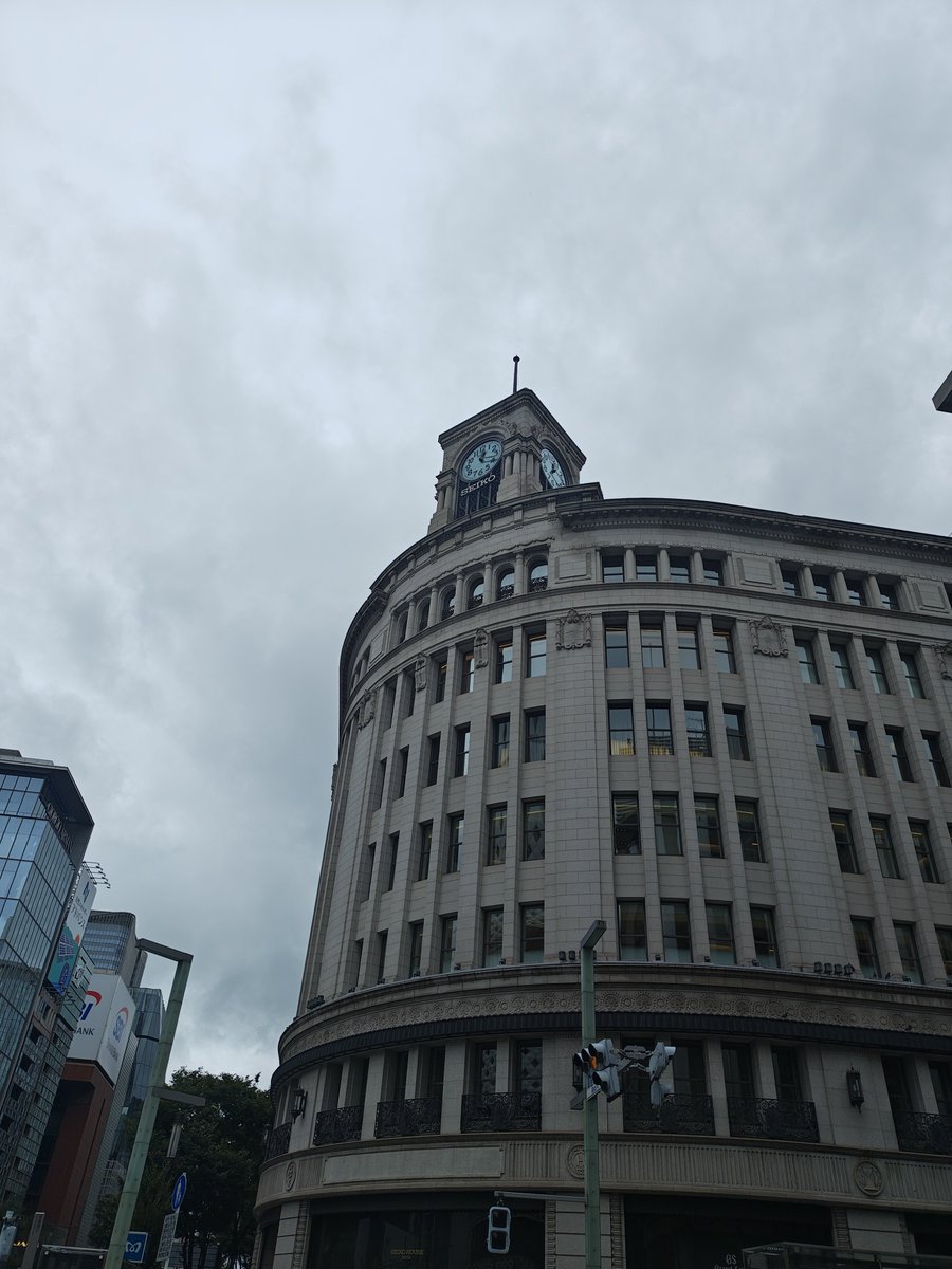 14saikyou's tweet photo. 今日は用事があって銀座に行ったけど、初めて見た時計台に感動すると同時にボ◯ボやベ◯ツなどの外車が普通に走っているのを見てカルチャーショックを受けてしまった。 https://t.co/UzrrUIZR0P