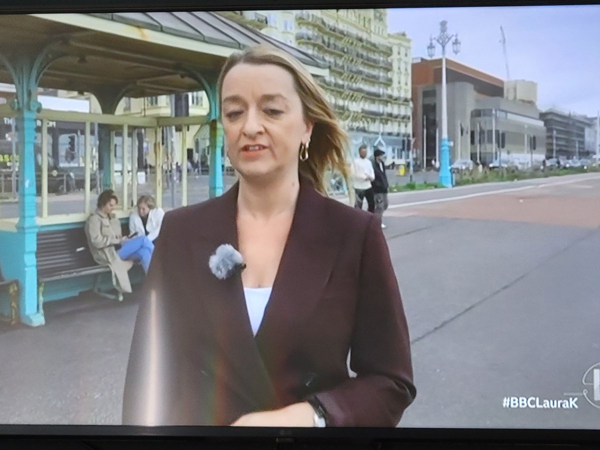 DrSusanDenim's tweet photo. Tory Laura now asking why Lib Dems are doing badly in the polls.

Perhaps if their 71 MPs got a proportional amount of BBC  coverage as the 4 Deform MPs they might be doing a bit better.
#bbclaurak @Ofcom https://t.co/2iWhOc0r0T