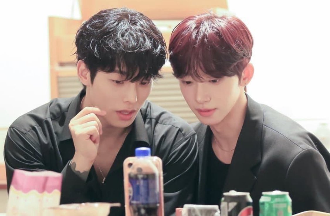 Monthcftu's tweet photo. 혁키가 너무 좋아…..

#라인업컴퍼니 #키리 #혁근 #혁키 https://t.co/3IWyvINbtg